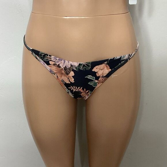 New. L*SPACE floral bikini. D-cup/L-bottom. Retails $198 - Picture 8 of 10
